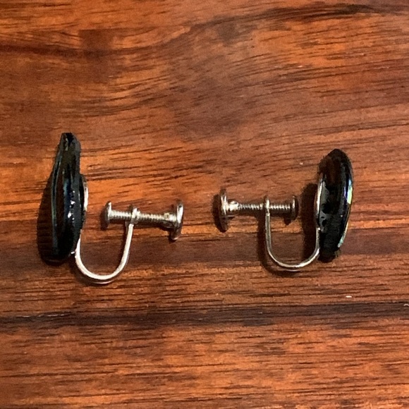 Purple leaf screw on earrings - Picture 2 of 2